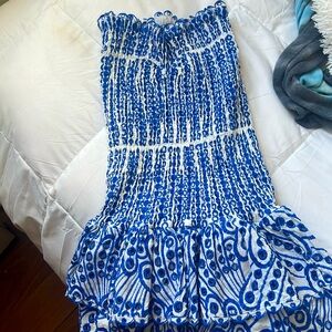 This is a body fit dress that’s fits most I am a size 2